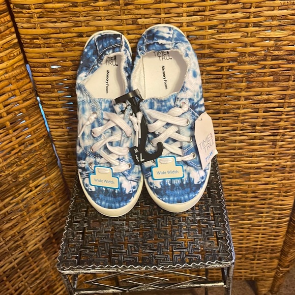 🙂 5/$10 Time and Tru Memory Foam Blue Tie Dye Slip On Sneakers - Picture 1 of 4